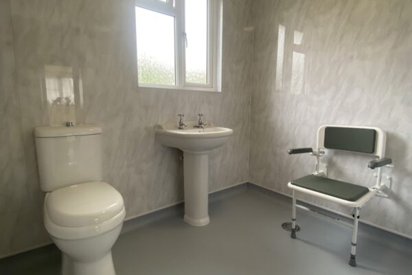 Wet room with wall panels